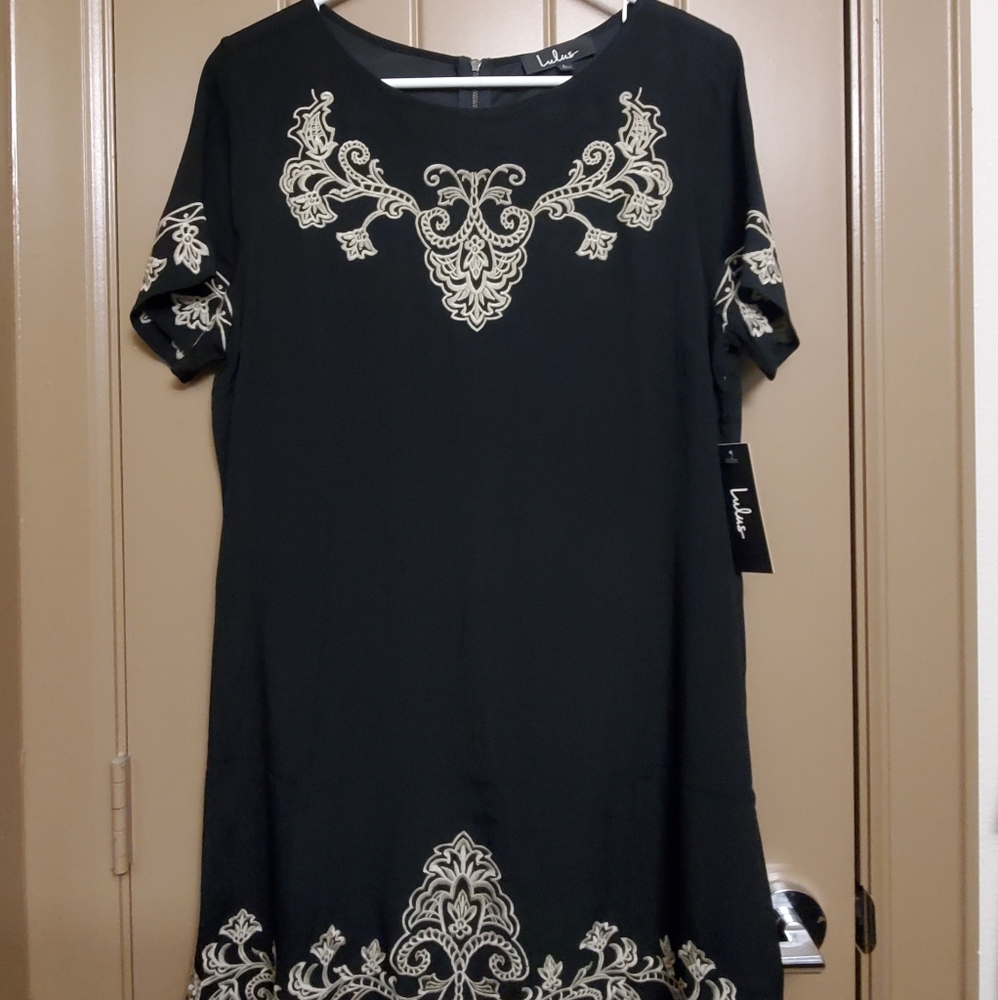 Lulu's Beige and Black Embroidered Shift Dress
